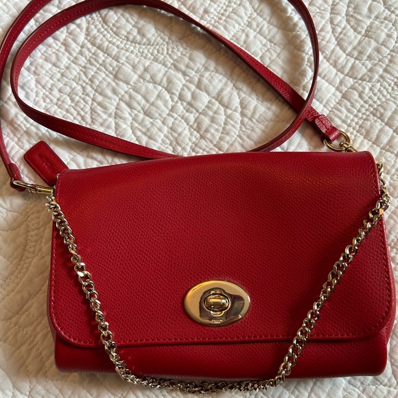 Coach crossbody with gold chain and hardware 👀❤️ - Picture 2 of 16